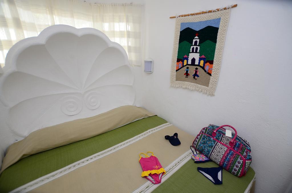 Dolphin Cove Inn Manzanillo Exterior photo