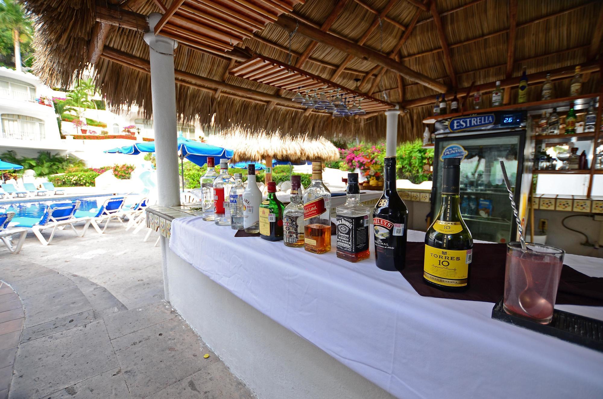 Dolphin Cove Inn Manzanillo Exterior photo