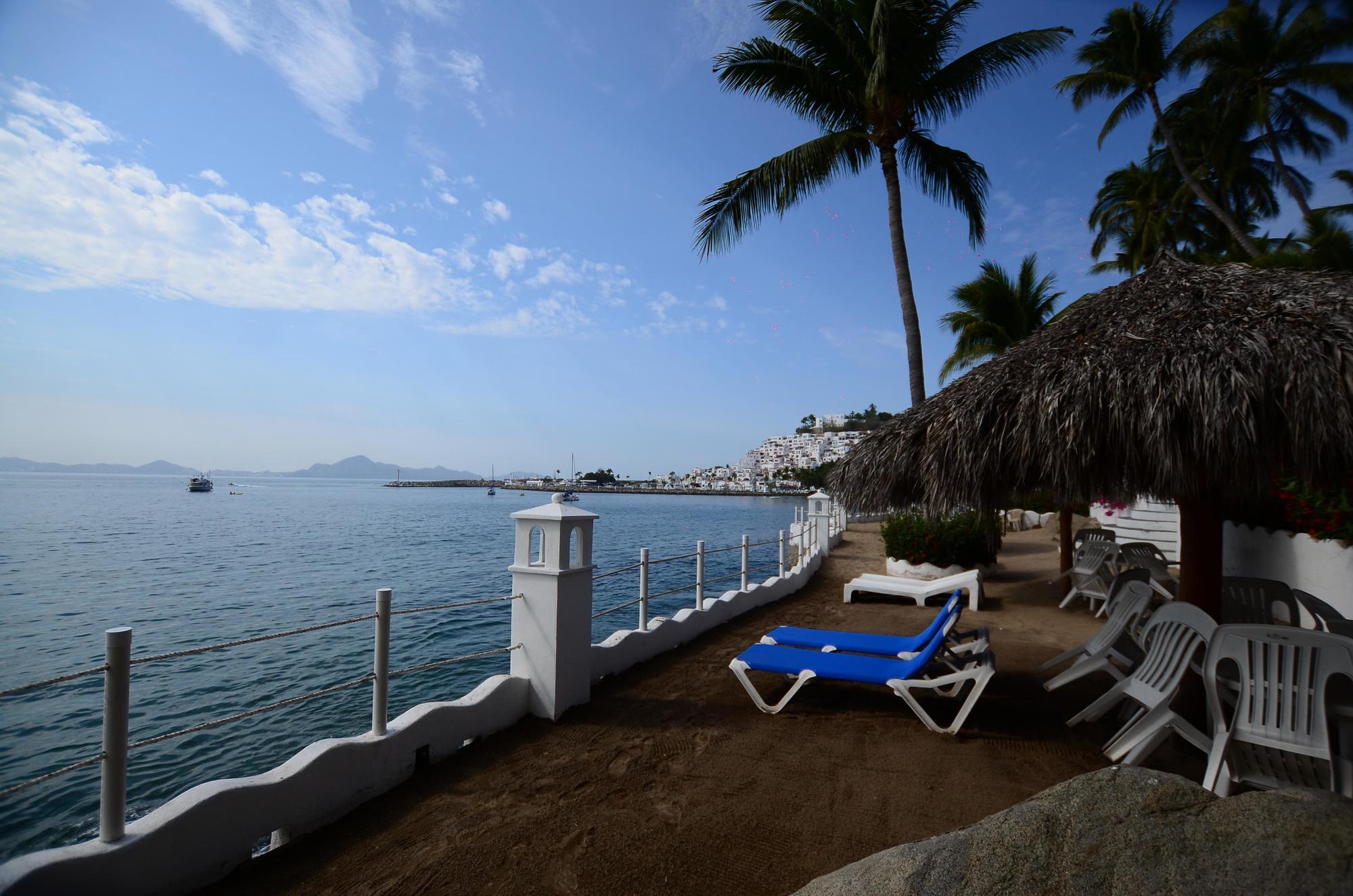 Dolphin Cove Inn Manzanillo Exterior photo
